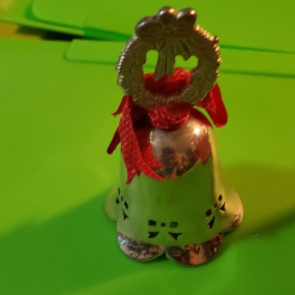 Silver International  Christmas Bell 31/2 "  1997 - Picture 2 of 5